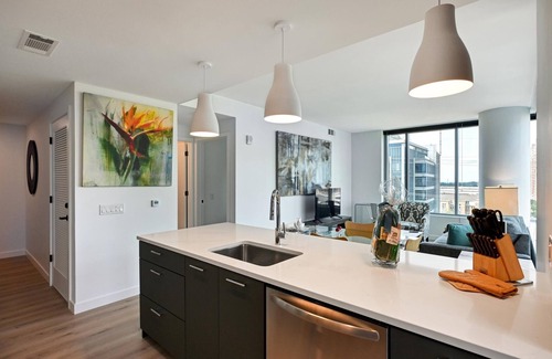 Reston Apartment | Global Luxury Suites at Town Center