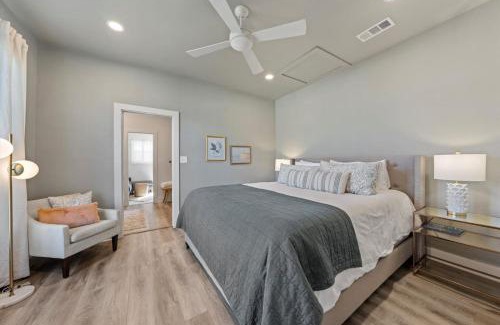 Brazos House | Gloria Cottage - 2 blocks to Magnolia and 3 mins to Baylor