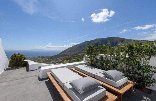 Pyrgos Villa | Glorious Santorini Villa | Villa Nymphadora | 2 Bedrooms