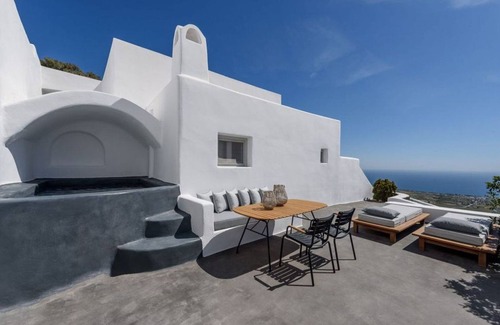 Pyrgos Villa | Glorious Santorini Villa | Villa Nymphadora | 2 Bedrooms