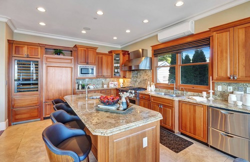 Bryn Mawr-Skyway House | GO MARINERS! Bella Vita Celebrates the Mariners' ALCS-Exclusive Fan Discount!