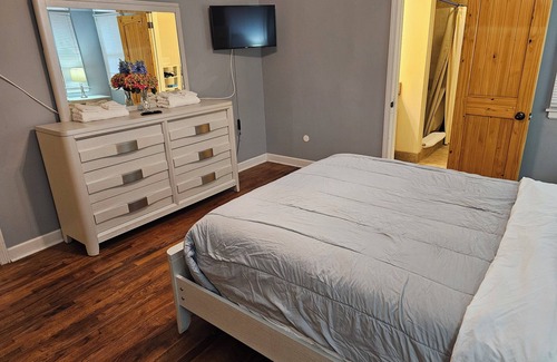 Pendleton King House | Goat House Close to Downtown Augusta