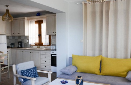 Sourpi Apartment | Goddess Athena Apartment