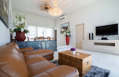 Choeng Thale Villa | Gold Chariot Pool Villa C