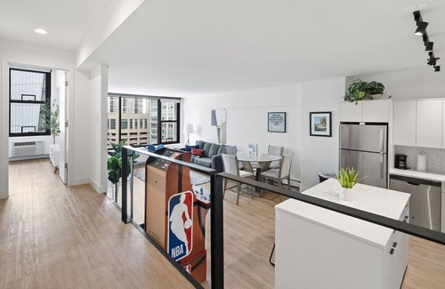 Rush and Division Apartment | ☀️❤️‍🔥Gold Coast Lavish Home w/ Roof Pool & Gym❤️‍🔥☀️
