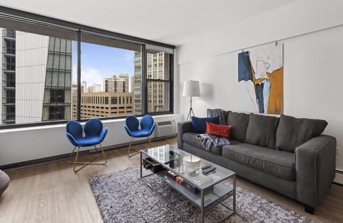 Rush and Division Apartment | ☀️❤️‍🔥Gold Coast Lavish Home w/ Roof Pool & Gym❤️‍🔥☀️