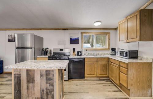 Cripple Creek House | Gold Dust Cabin Family Escape with Scenic Views