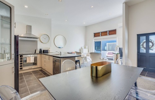 Mount Maunganui House | Golden 3-bedroom Retreat in beautiful Mount Maunganui with WiFi, AC