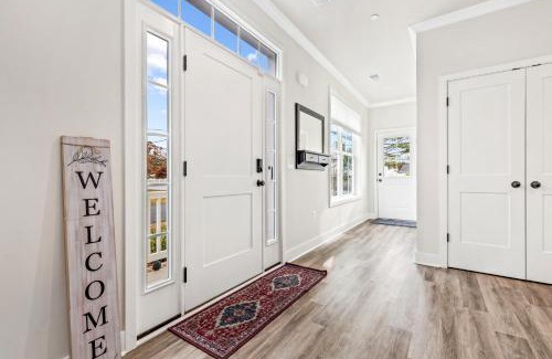 Edgewater House | Golden Anchor Retreat Lux Living!