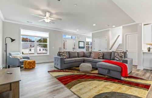 Edgewater House | Golden Anchor Retreat Lux Living!