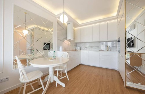 Warsaw Apartment | Golden Apartment Prestige with Parking in Warsaw Bemowo