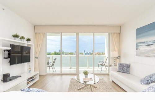 Sunny Isles Beach Apartment | Golden Bay 503