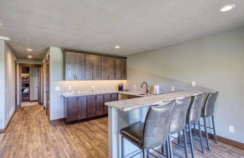 Lead Cabin | Golden Eagle`s Nest - Private! Amazing views!