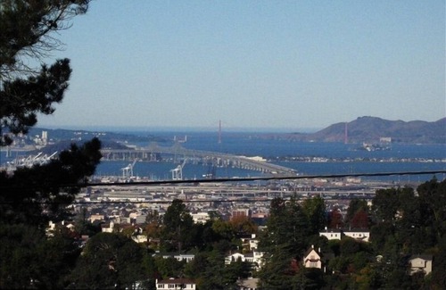 Shepherd Canyon House | Golden Gate Bridge View from Light, Bright Oakland Hills/Montclair Home