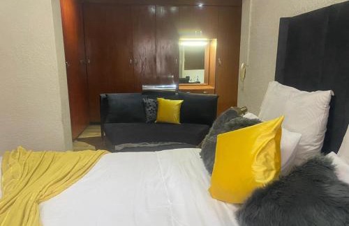 Greater Johannesburg Metropolitan Area House | Golden Glory Manor