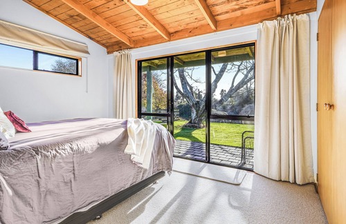Cambridge House | Golden Grove Retreat - Cambridge Holiday Home