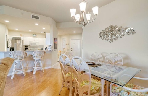Tropical Cove Condo | Golden Hour Getaway at Lexington CC Lake Village