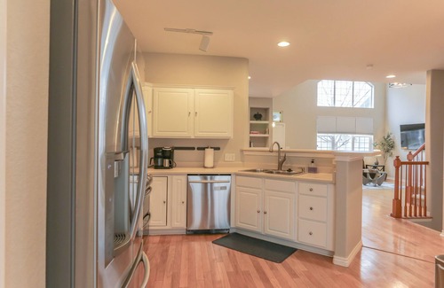 Seven Hills House | Golden Hour House - 2 primary bedrooms & garage