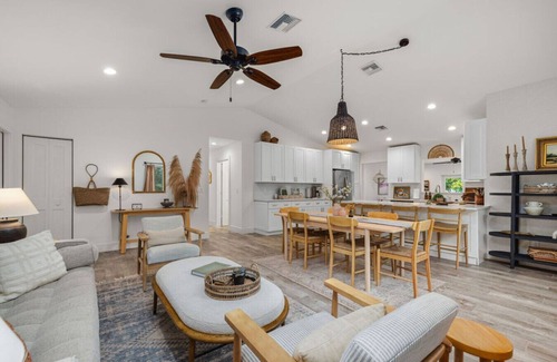 Palm Beach Country Estates House | Golden Hour, Heated Pool, Thanksgiving, Pickleball