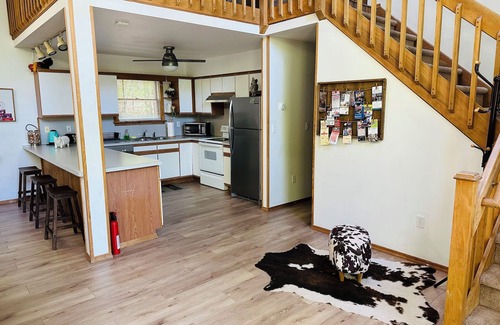 Bushkill House | Golden Retreat in Pocono's Amenity filled SawCreek Estates ✨