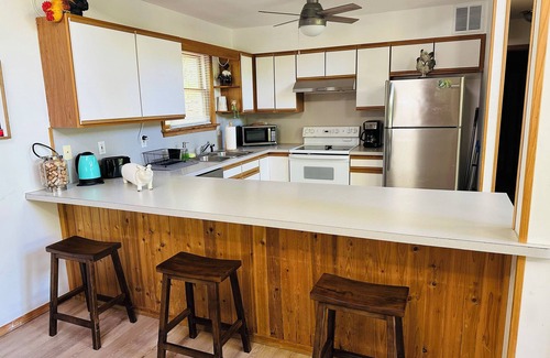 Bushkill House | Golden Retreat in Pocono's Amenity filled SawCreek Estates ✨