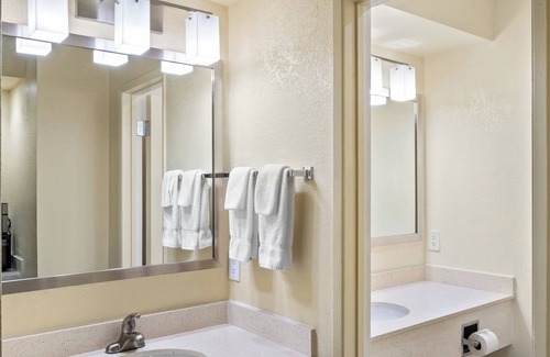 Harbor Hotel | Golden Sails Hotel