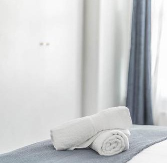 South Harrow Apartment | Golden Spa