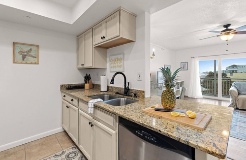 South Patrick Shores Condo | Golden Sunrise I Direct Ocean View/Beach Access I 2Bd/2Ba