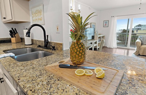 South Patrick Shores Condo | Golden Sunrise I Direct Ocean View/Beach Access I 2Bd/2Ba