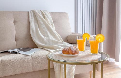 Warsaw Apartment | Golden Wings Warszawa by Aparo - Cicha Okolica, Nowy Apartament, Taras, Łóżeczko dla dziecka, Nowoczesne Bemowo