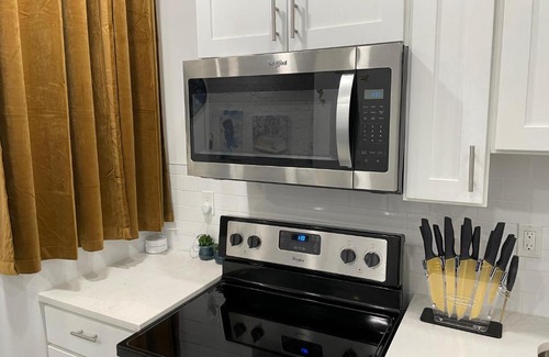 North Philadelphia West Apartment | Goldie Lux - Best Luxury Stay