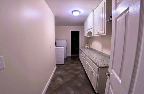 Douglasville House | Golf and Country Club Community Basement Guest Home
