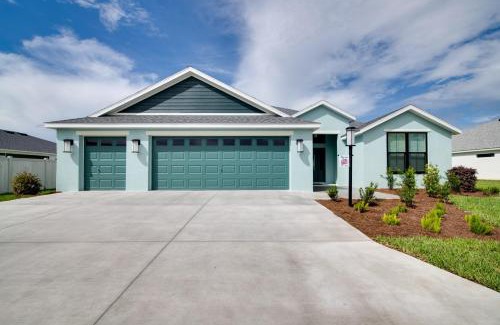 Candler House | Golf and Swim in The Villages! Modern Home with Lanai