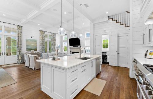Watercolor House | GOLF CART - "Crabbin House South" - Beautiful WaterColor Lake District 4BR home
