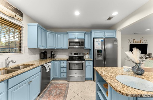 Miramar Beach House | Golf Cart ~ Lakefront ~ Private Deck ~ Family Friendly