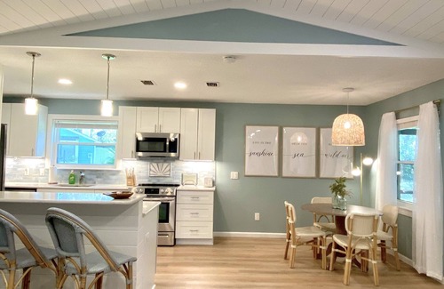 Fernandina Beach Cottage | Golf Cart, Sun, Sand, & Island life Beach Retreat!n
