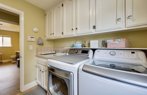 Raisin Apartment | Golf, Hike, Explore: Apt 9 Mi to Dtwn Fresno!