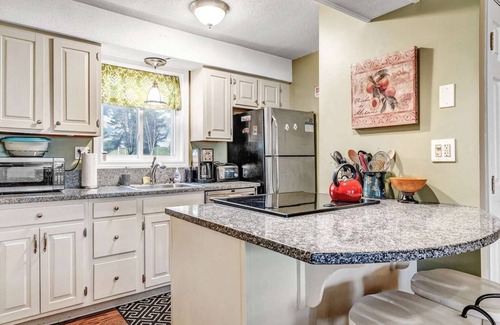 West Hartford Condo | Golf, Lake Pinneo & The Club - Windsor Village 4A