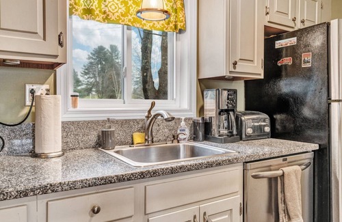 West Hartford Condo | Golf, Lake Pinneo & The Club - Windsor Village 4A