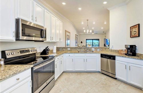 Lakewood Ranch Condo | Golf/Lake Views, Larger Corner Condo, King/Queen