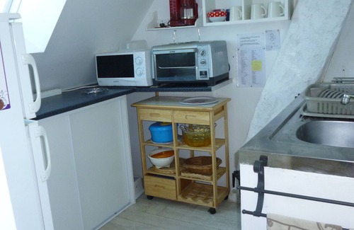 Arradon Apartment | Golfe du Morbihan, 4-person apartment, private enclosed garden.