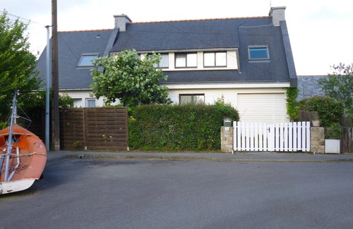 Arradon Apartment | Golfe du Morbihan, 4-person apartment, private enclosed garden.