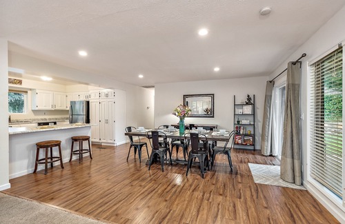 Medford House | Golfers and Family Paradise! Large Open& Spacious Home w/Hot Tub! Fully Stocked!