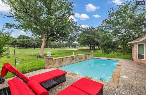 April Sound House | Golfers' Paradise 3BR Single House with Private Pool & Golf Course View- Man Gated, Marina in Lake Conroe, Tennis courts & Gym Access