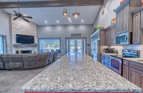 Sabinal House | Golfers paradise minutes away from the Frio River!