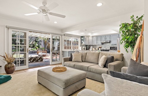 Canyon Country House | GOODE.HOMES - Luxury Home w/Beautiful Garden