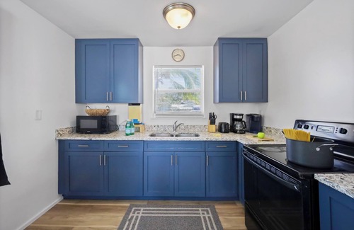 Goodland Condo | Goodland Condo | A Short Walk to Great Restaurants