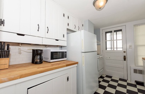 Stonington Apartment | Gorgeous 1 bedroom in heart of the Boro