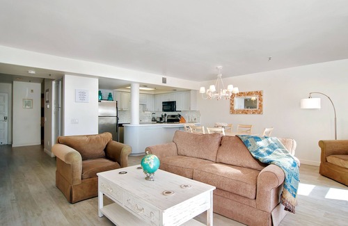 Imperial Beach Apartment | Gorgeous 2 Bedroom on the beach with Pool