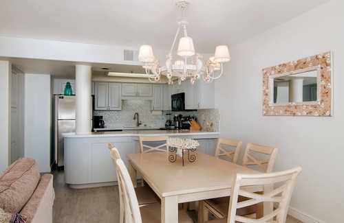 Imperial Beach Apartment | Gorgeous 2 Bedroom on the beach with Pool